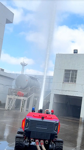 8-Hitech high-pressure quadruped firefighting robot spraying water at mock fire