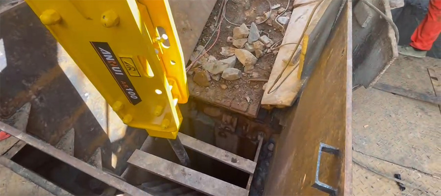 How Rockbreaker Boom System enhances the efficiency of a jaw crusher.