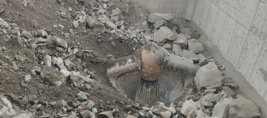 Visual representation highlighting the safety and remote operation features of Rockbreaker Boom System at the gyratory crusher inlet.