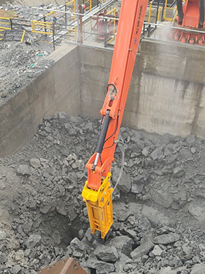 Efficient operation of Rockbreaker Boom System at the gyratory crusher inlet, optimizing material processing.