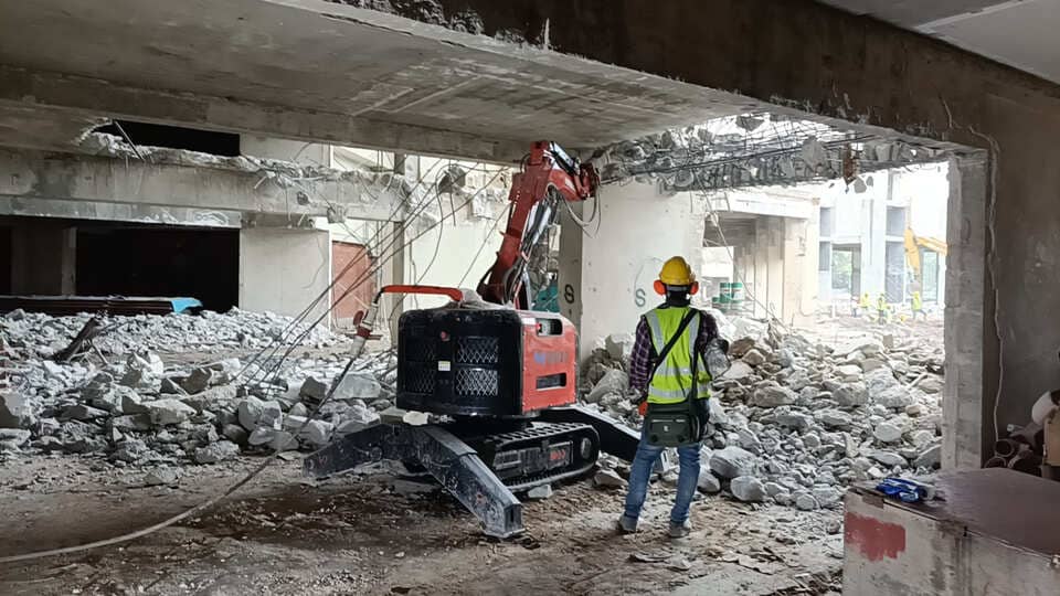 Why Choose Demolition Robots for Construction Demolition?